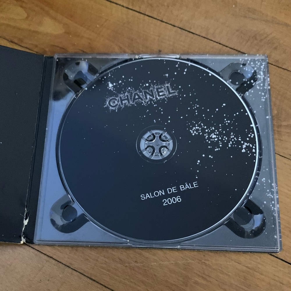 MOVING SALE CHANEL DE BALE FASHION SHOW DVD
